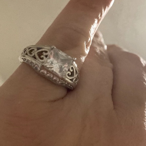 Sterling silver Princess cut sz 7 beautiful ring! - Picture 2 of 7